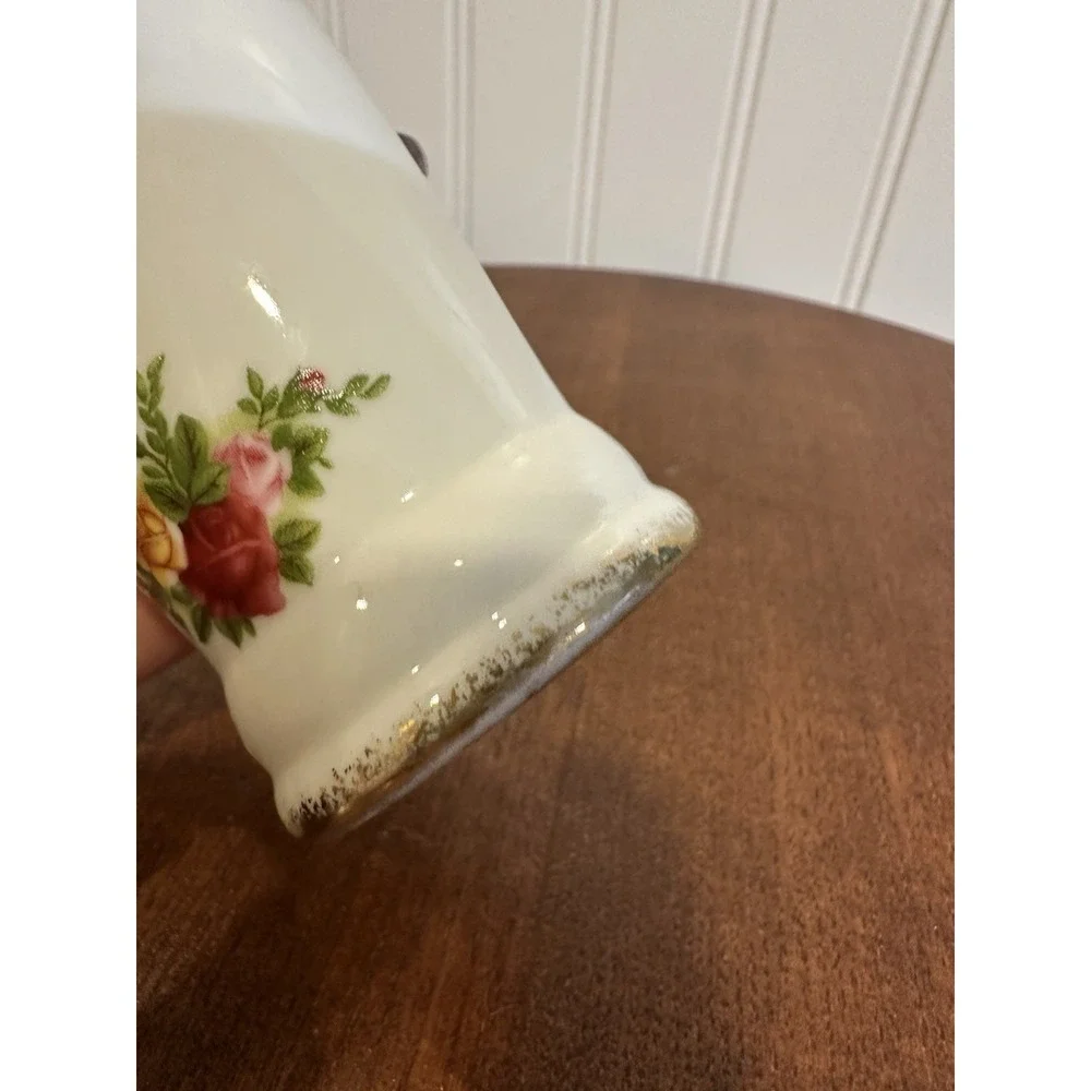 Royal Albert Old Country Roses Small Vase Bone China England 1962 4.25